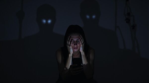 She Thought the Hospital Beeps Haunted Her… Until This Notification Changed Everything.